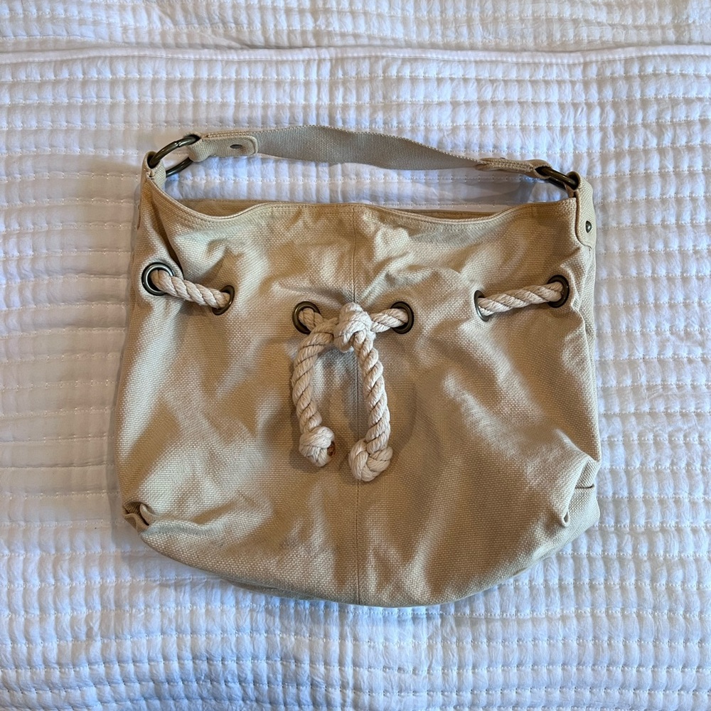Old Navy tan color vacation bag